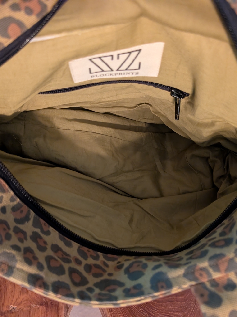 NEW W/O TAGS Leopard Print Canvas Tote - Picture 3 of 4